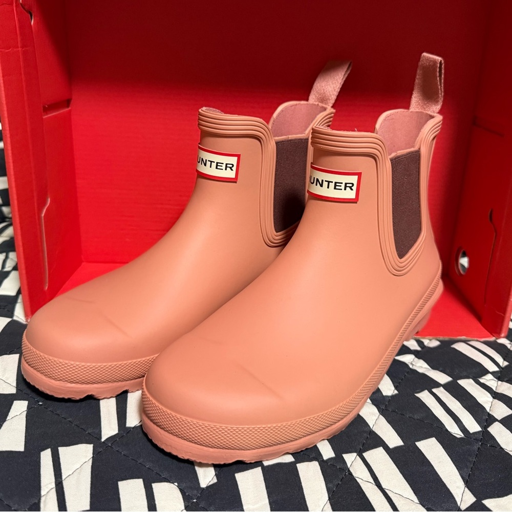 NIB Hunter Women’s Original Chelsea Boots in Rough Pink Size 6